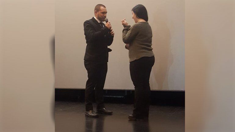 Romance de película: le pidió casamiento en el Cine Español