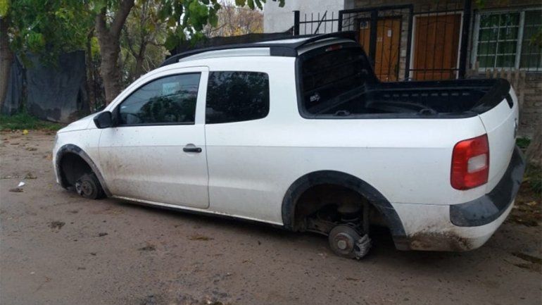 De mal en peor: el año pasado le robaron la camioneta y ahora lo atacaron los robarruedas