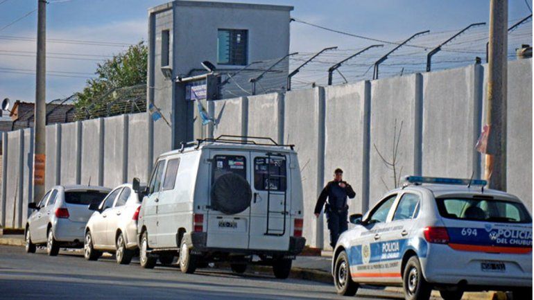 La protesta en la alcaidía de Trelew se inició luego de una requisa. La protesta en la alcaidía de Trelew se inició luego de una requisa.