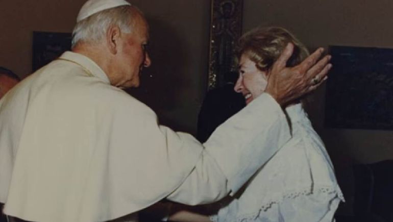 El Papa Juan Pablo II y la filósofa polaca Anna Teresa Tymieniecka mantuvieron una relación epistolar durante más de 30 años.