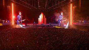 Zeta Bosio, Charly Alberti recrearon a Gustavo Cerati con tecnología inmersiva y posibilitaron el regreso de Soda Estéreo. | LM Neuquen Zeta Bosio, Charly Alberti recrearon a Gustavo Cerati con tecnología inmersiva y posibilitaron el regreso de Soda Estéreo.
