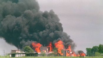 a 30 anos del apocalipsis de waco: el incendio en un secta que mato a 20 ninos a 30 anos del apocalipsis de waco: el incendio en un secta que mato a 20 ninos