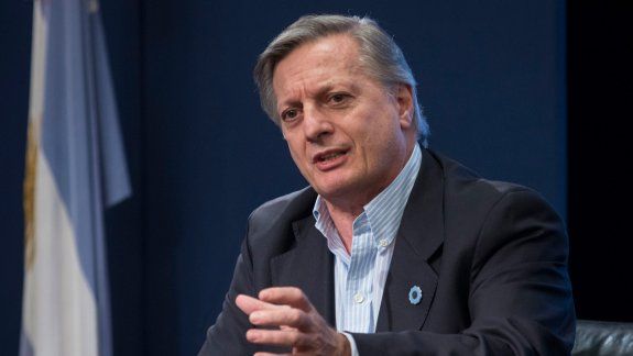 Aranguren oficializó el aumento del 32% en el gas