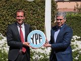 Gutiérrez se reúne con el presidente y el nuevo CEO de YPF