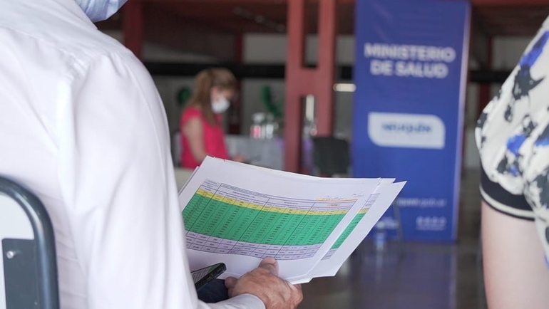 Ante la suba de casos, los médicos de las clínicas también instan a la vacunación