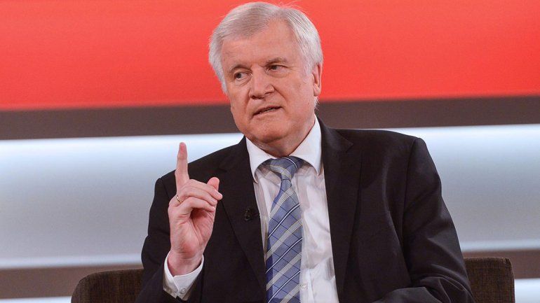 Horst Seehofer tiene diferencias con la canciller por los inmigrantes.