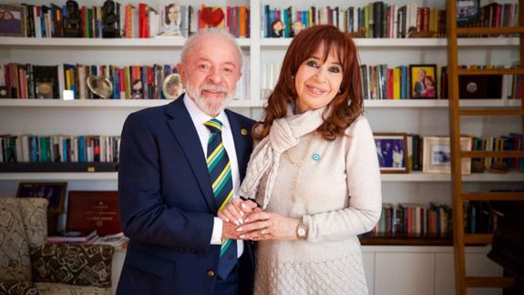 La expresidenta compartió fotos del encuentro con Lula Da Silva.&nbsp;