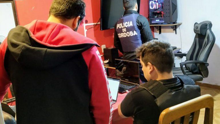 Informático extorsionaba a clientas con imágenes íntimas