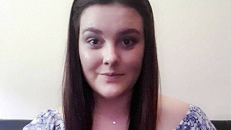 Emily muestra el juguetito. Creí que me moría