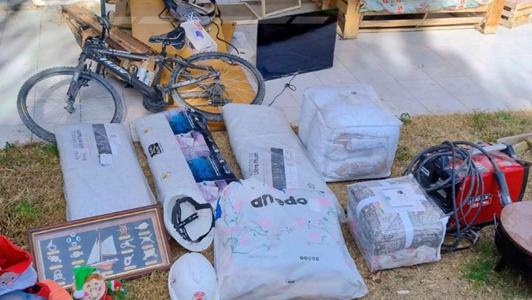 Personas en situación calle Habrían robado herramientas de trabajo, una bicicleta rodado 26 y un televisor, entre otras cosas Personas en situación calle Habrían robado herramientas de trabajo, una bicicleta rodado 26 y un televisor, entre otras cosas