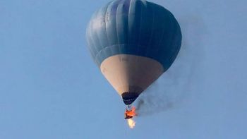 viajaban en globo aerostatico, se prendio fuego y se lanzaron al vacio viajaban en globo aerostatico, se prendio fuego y se lanzaron al vacio