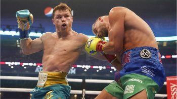 ¡canelo te destroza! operaron a su ultima victima por multiples fracturas ¡canelo te destroza! operaron a su ultima victima por multiples fracturas