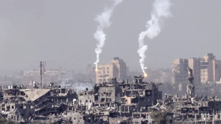 Israel y Hamas se acusas mutuamente de violar el cese al fuego. Se vio columnas de humo en la Franja de Gaza. Israel y Hamas se acusas mutuamente de violar el cese al fuego. Se vio columnas de humo en la Franja de Gaza.