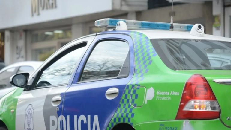 La Policía se acercó al lugar para constatar el femicidio de la joven de 20 años.