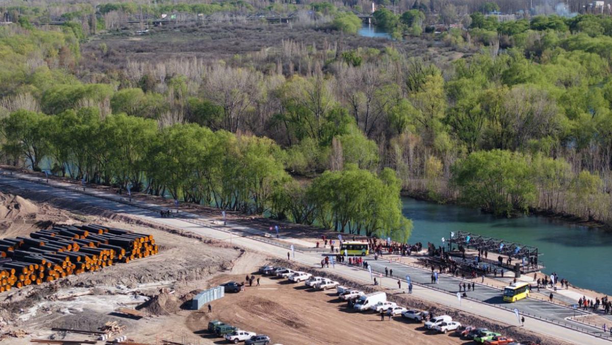 La extensión comprende más de 3 kilómetros lineales de recorrido ininterrumpido frente a las aguas.