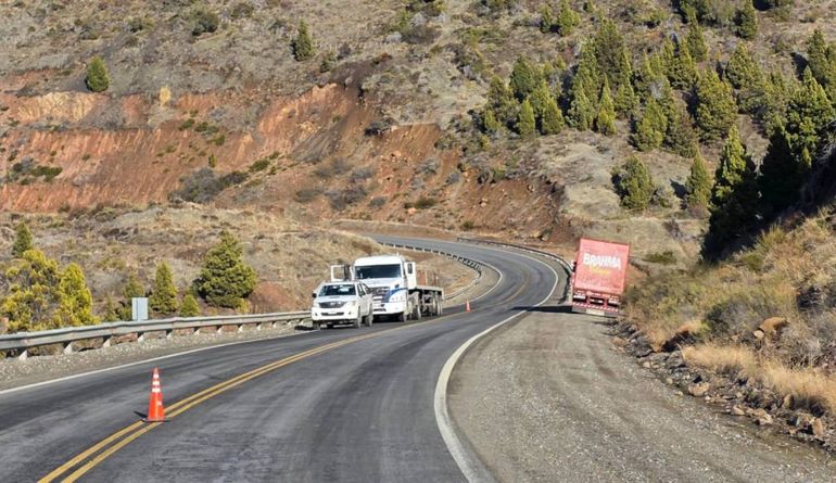 Un camión se averió en plena Ruta 237: se interrumpió el tránsito en un sector