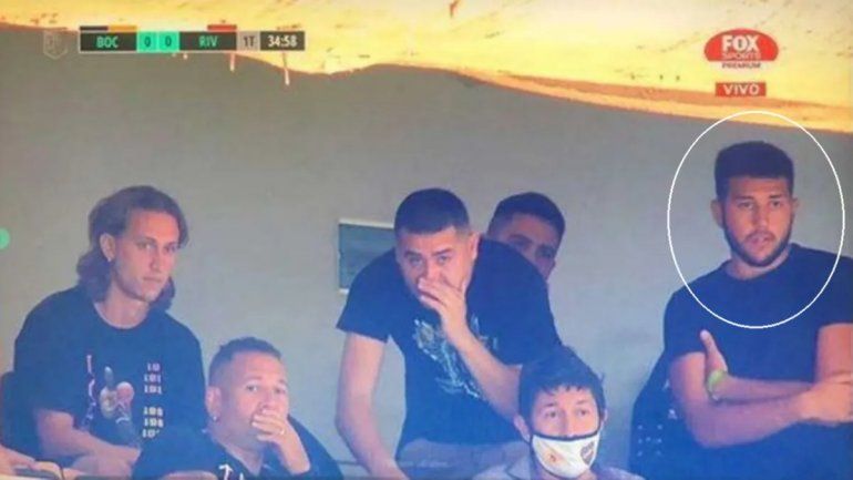 El hijo de Román volvió de Cancún con amigos contagiados, fue al palco y no usó barbijo