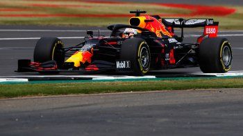 Max Verstappen y Red Bull consiguieron su primera victoria de la temporada al llevarse el Gran Premio 70 Aniversario de la Fórmula 1 en Silverstone. Max Verstappen y Red Bull consiguieron su primera victoria de la temporada al llevarse el Gran Premio 70 Aniversario de la Fórmula 1 en Silverstone.