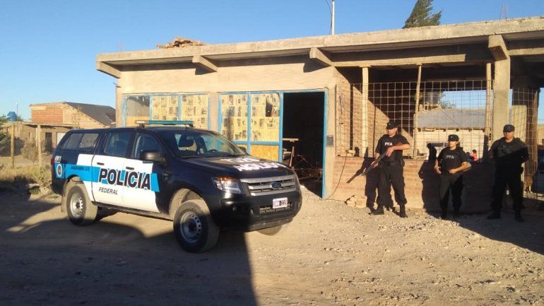 La Federal dio con un kiosco narco en la meseta de Centenario