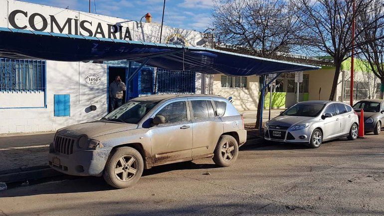 Se hacen pasar por policías y les roban a dos abuelas
