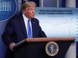 FOTO DE ARCHIVO. El presidente de Estados Unidos, Donald Trump, habla con los reporteros durante una conferencia de prensa en la Sala de Prensa Brady en la Casa Blanca en Washington, Estados Unidos.