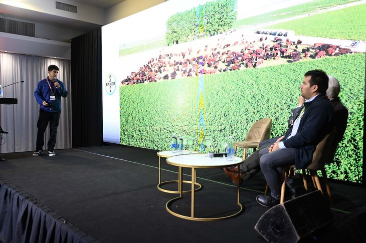 Exposición de Nicolás García en Maizar sobre la producción de carne con maíz de origen regional. Exposición de Nicolás García en Maizar sobre la producción de carne con maíz de origen regional.