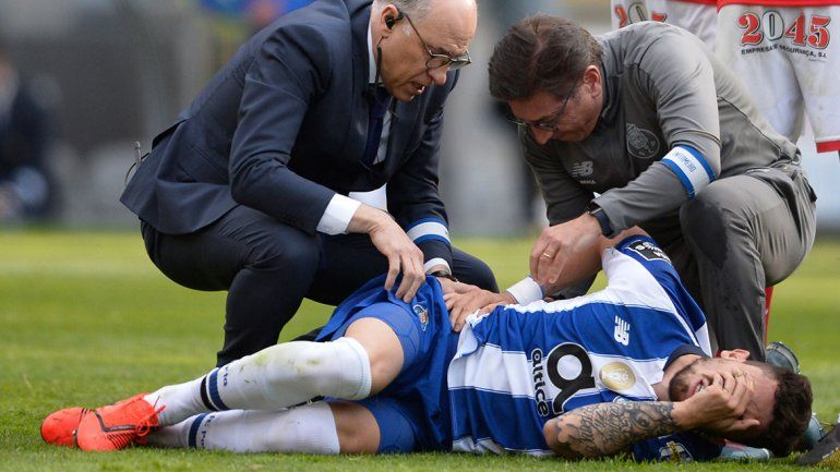 Insólito: convirtió un penal y en la ejecución sufrió una lesión grave