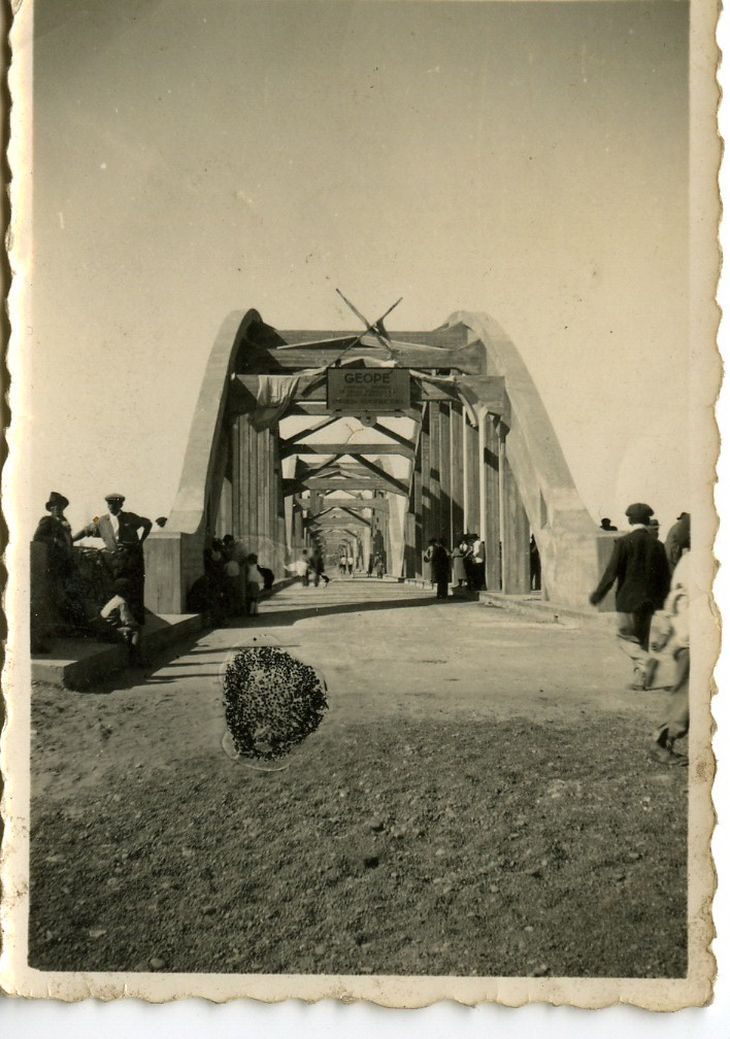El Puente Carretero sobre el río Neuquén, clave para el auge del automóvil desde 1937.