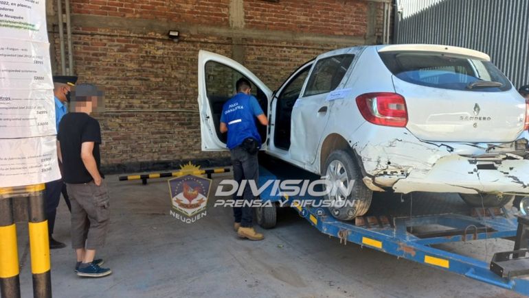 Manejaba un auto robado, chocó y fue atrapado por los vecinos