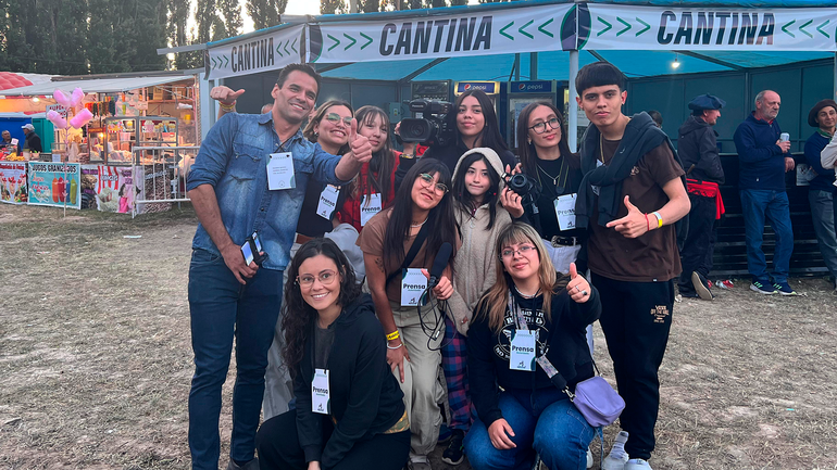 Las estudiantes de la Tecnicatura en Gestión Audiovisual del CPEM 80 de Chos Malal realizaron prácticas en la Fiesta del Chivito.