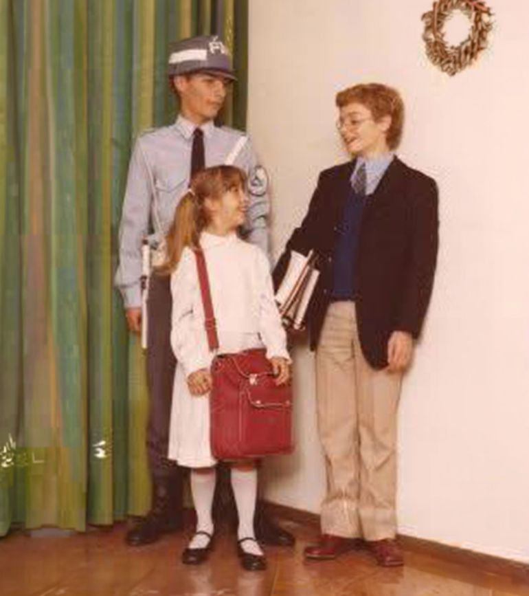 Alejandro Corbatta, a sus 18 años de edad, fue uno de los solados de aeronáutica que custodió los hangares previos a la guerra de Malvinas. Alejandro Corbatta, a sus 18 años de edad, fue uno de los solados de aeronáutica que custodió los hangares previos a la guerra de Malvinas.