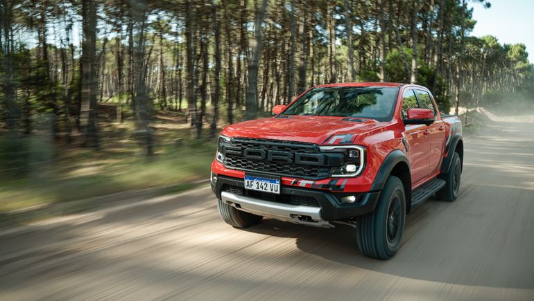 Los propietarios de un Ford Ranger Raptor modelo 2023 y 2024 deben confirmar si su unidad necesita pasar por el taller para revisión. Foto: Ford Los propietarios de un Ford Ranger Raptor modelo 2023 y 2024 deben confirmar si su unidad necesita pasar por el taller para revisión. Foto: Ford