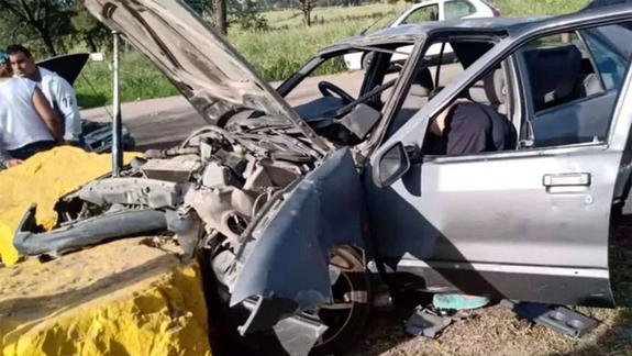 Dejó que su hija de nueve años manejara y provocó un accidente