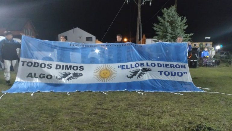 Homenajearon a los héroes de Malvinas con un ascenso al Copahue 