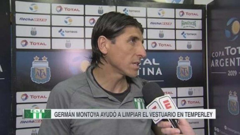 Se atajó todo y tras el batacazo copero, agarró la escoba y dejó el vestuario impecable