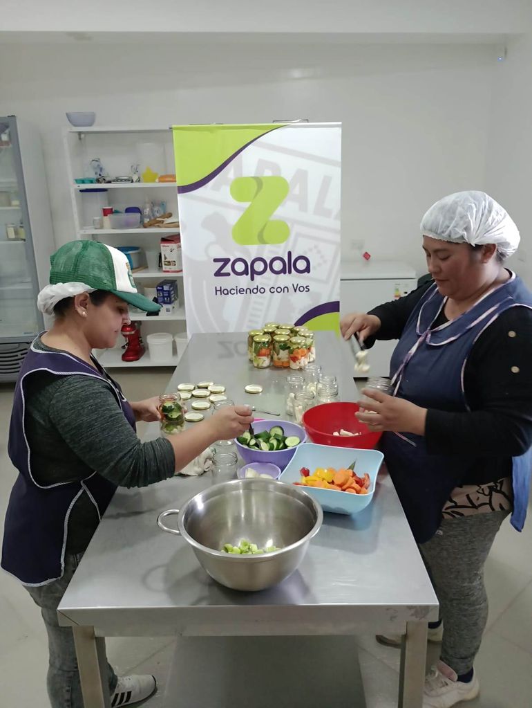 De acuerdo a la agenda de emprendedores que maneja la institución se desprende que hay más de 300 personas que se dedican al rubro alimenticio. A esto se le suman los emprendedores de las localidades cercanas que también tienen la posibilidad de usar las instalaciones.