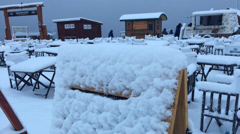 En Chapelco nevó intensamente durante toda la jornada.