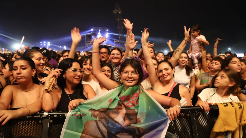 Fiesta de la Confluencia 2026 con reglas curiosas: por qué no se puede ingresar con camisetas de fútbol | LM Neuquen Fiesta de la Confluencia 2026 con reglas curiosas: por qué no se puede ingresar con camisetas de fútbol
