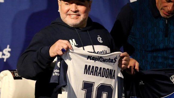 Hinchas de Gimnasia piden retirar la camiseta 10 en honor al Diego
