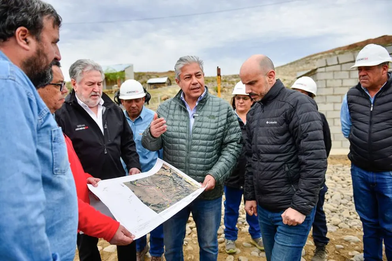 El gobernador estuvo presente en la inauguración del gas en Cayanta. El gobernador estuvo presente en la inauguración del gas en Cayanta.