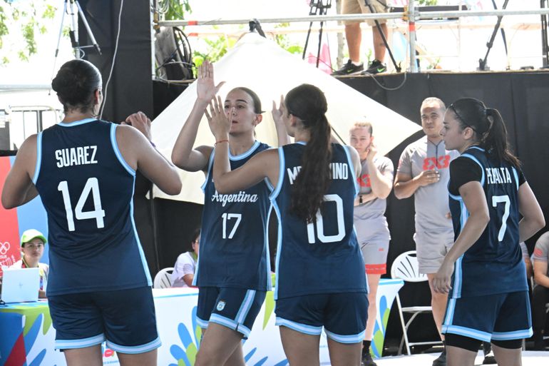 Amparo Arévalo (Número 17) vuelve a Neuquén con la medalla de bronce. Foto: Sergio Dovio.