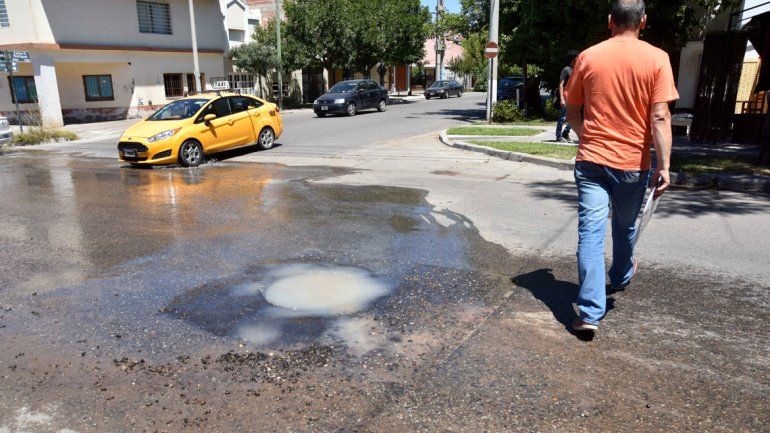 En la intersección de Carlos H. Rodríguez y Las Heras también colapsó el sistema.