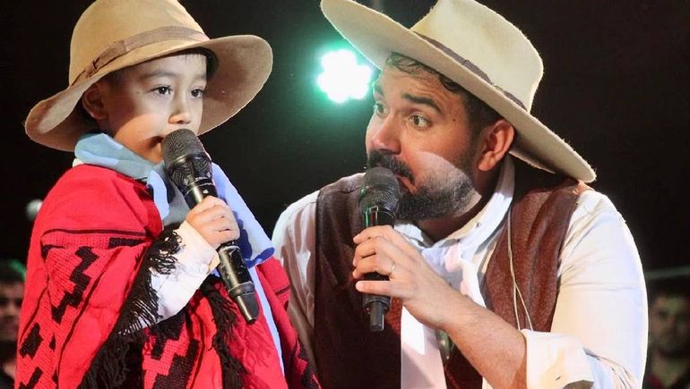 Lázaro Caballero y un show que dejó una huela en adultos y niños con su carisma en el escenario. Lázaro Caballero y un show que dejó una huela en adultos y niños con su carisma en el escenario.