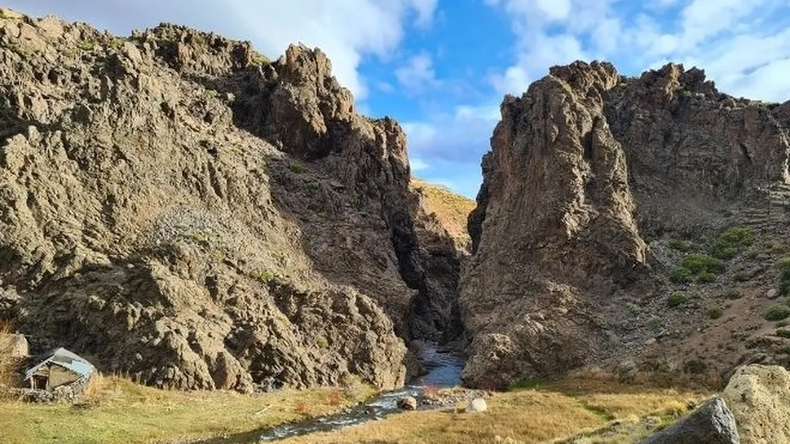 Cajón del Atreuco, donde el agua abrió un camino entre las montañas del Alto Neuquén | LM Neuquen Cajón del Atreuco, donde el agua abrió un camino entre las montañas del Alto Neuquén