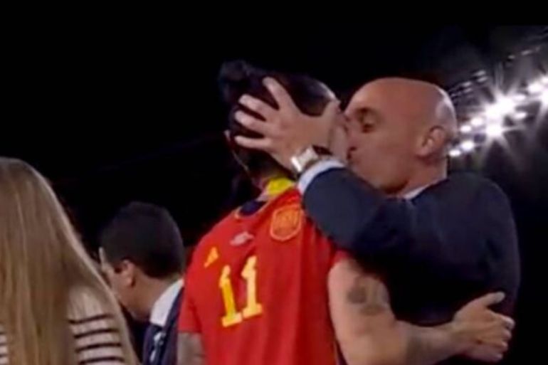Luis Rubiales fue multado por el beso no consentido que le dio a Jenni Hermoso.