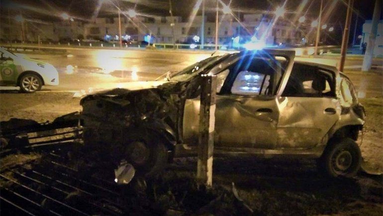 Una conductora cruzó las vías sin mirar y fue arrollada por el tren de carga: sufrió heridas leves