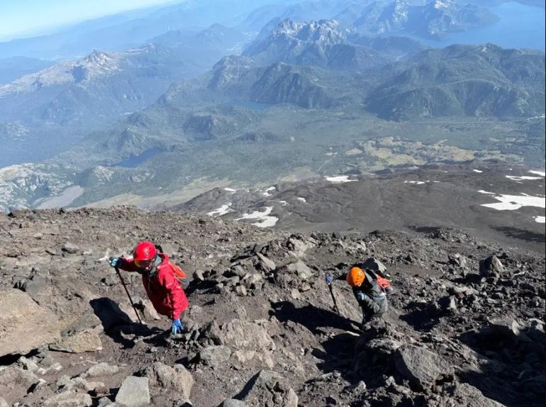 Tras 9 horas, Amalia llegó a la cima del Lanín. Tras 9 horas, Amalia llegó a la cima del Lanín.