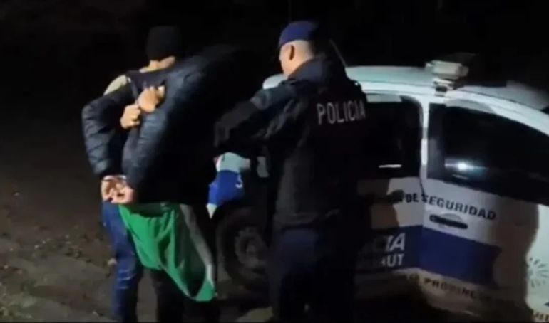 Roberto Romero fue detenido menos de 24 horas después del crimen de Maximiliano Cifuentes en Comodoro Rivadavia. Roberto Romero fue detenido menos de 24 horas después del crimen de Maximiliano Cifuentes en Comodoro Rivadavia.