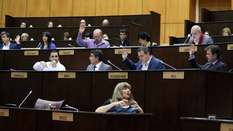 Los 21 diputados del oficialismo fueron denunciados penalmente.