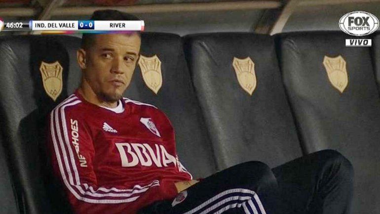 La decepción de los jugadores de River tras una derrota que deja al equipo de Marcelo Gallardo muy complicado en la Libertadores. Debe aparecer la chapa del campeón.